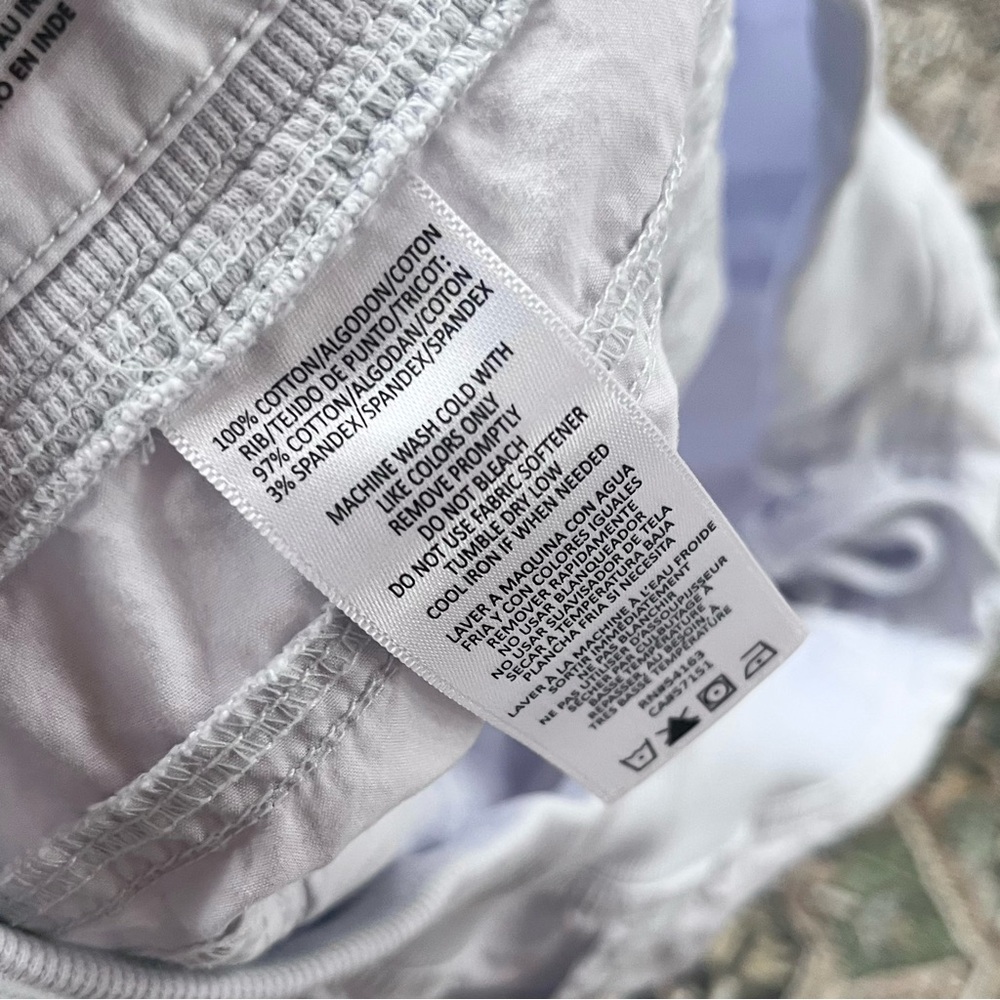 Calvin Klein Performance Convertible Poplin Capri Pants in White & Periwinkle - Picture 13 of 14